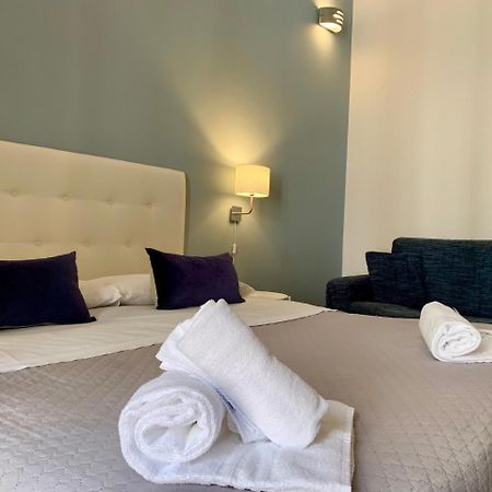 A Due Passi Dal Ponte Hotel Taranto Ngoại thất bức ảnh