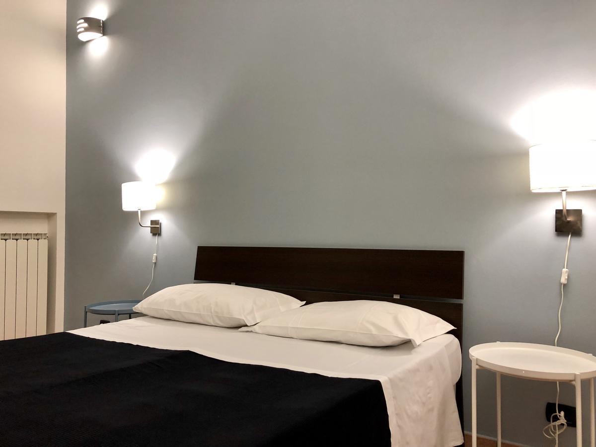 A Due Passi Dal Ponte Hotel Taranto Ngoại thất bức ảnh