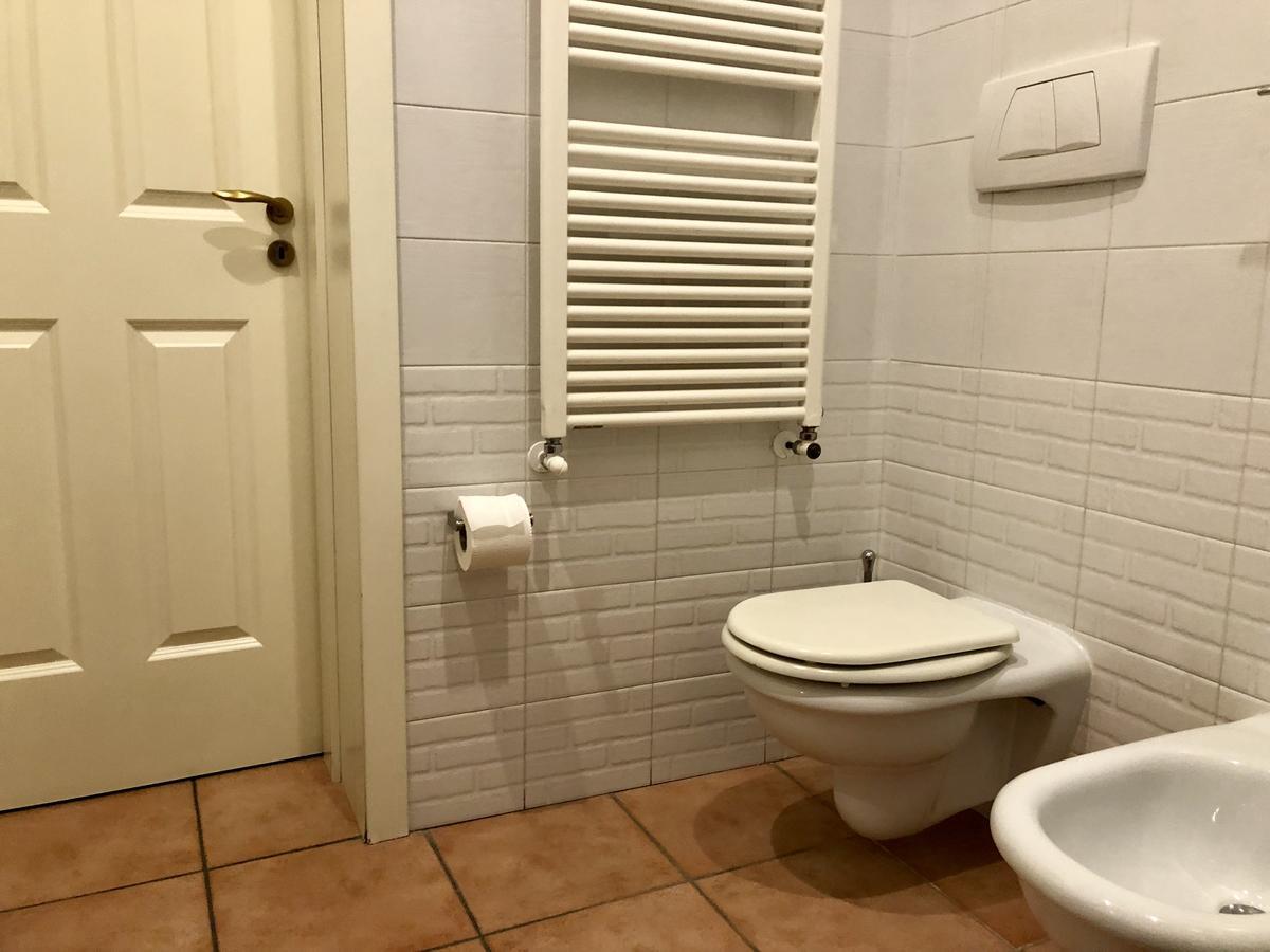 A Due Passi Dal Ponte Hotel Taranto Ngoại thất bức ảnh