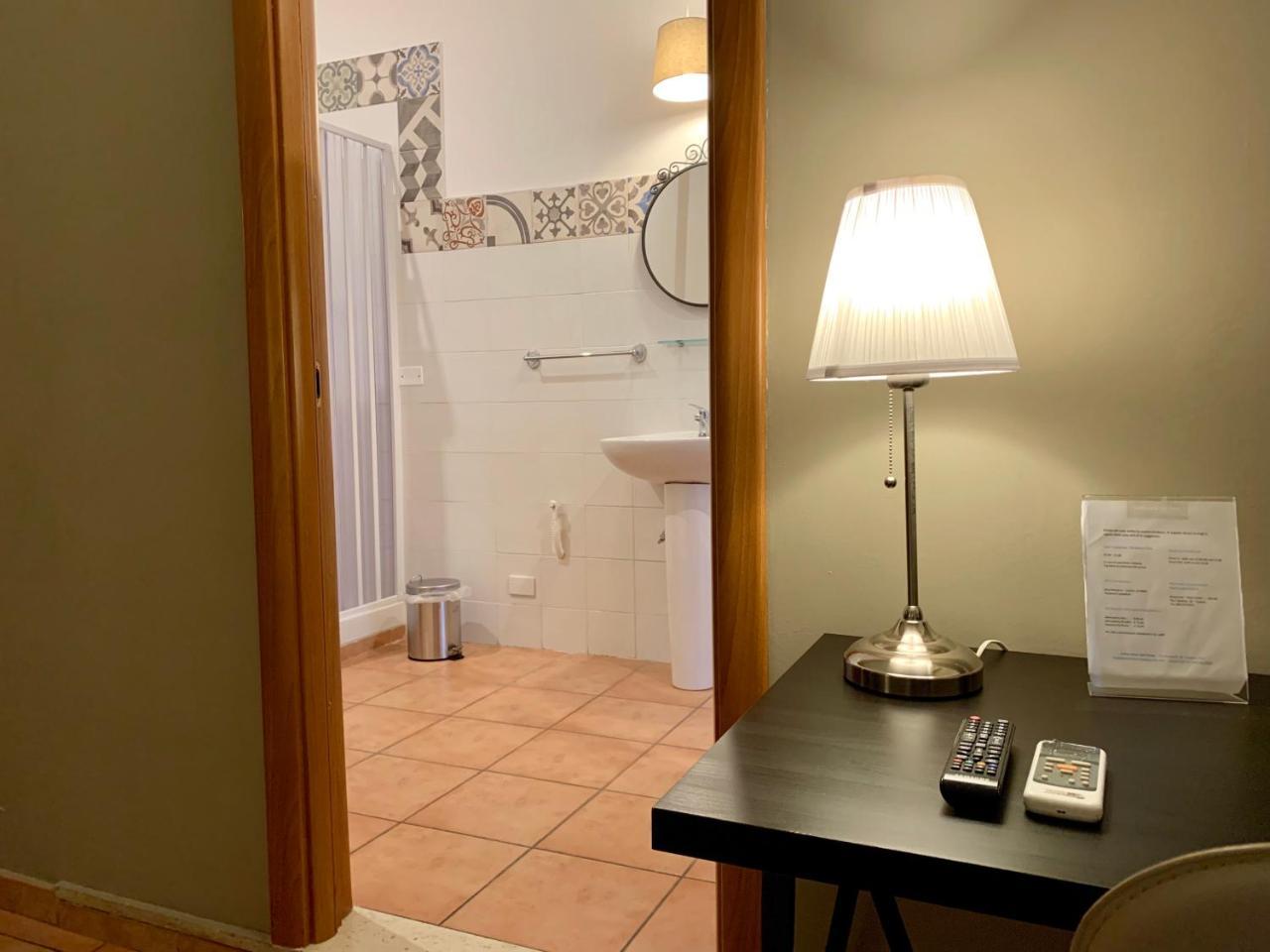 A Due Passi Dal Ponte Hotel Taranto Ngoại thất bức ảnh