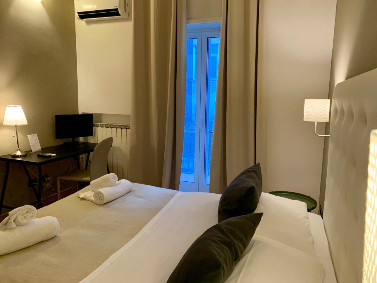 A Due Passi Dal Ponte Hotel Taranto Ngoại thất bức ảnh