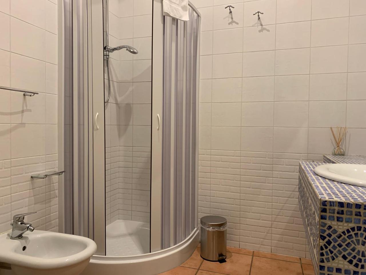 A Due Passi Dal Ponte Hotel Taranto Ngoại thất bức ảnh