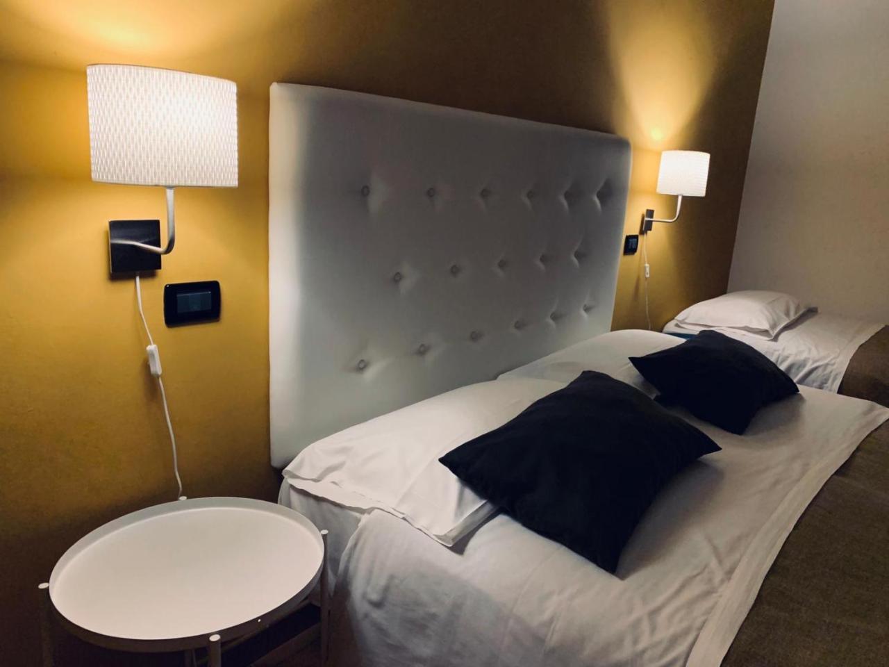 A Due Passi Dal Ponte Hotel Taranto Ngoại thất bức ảnh
