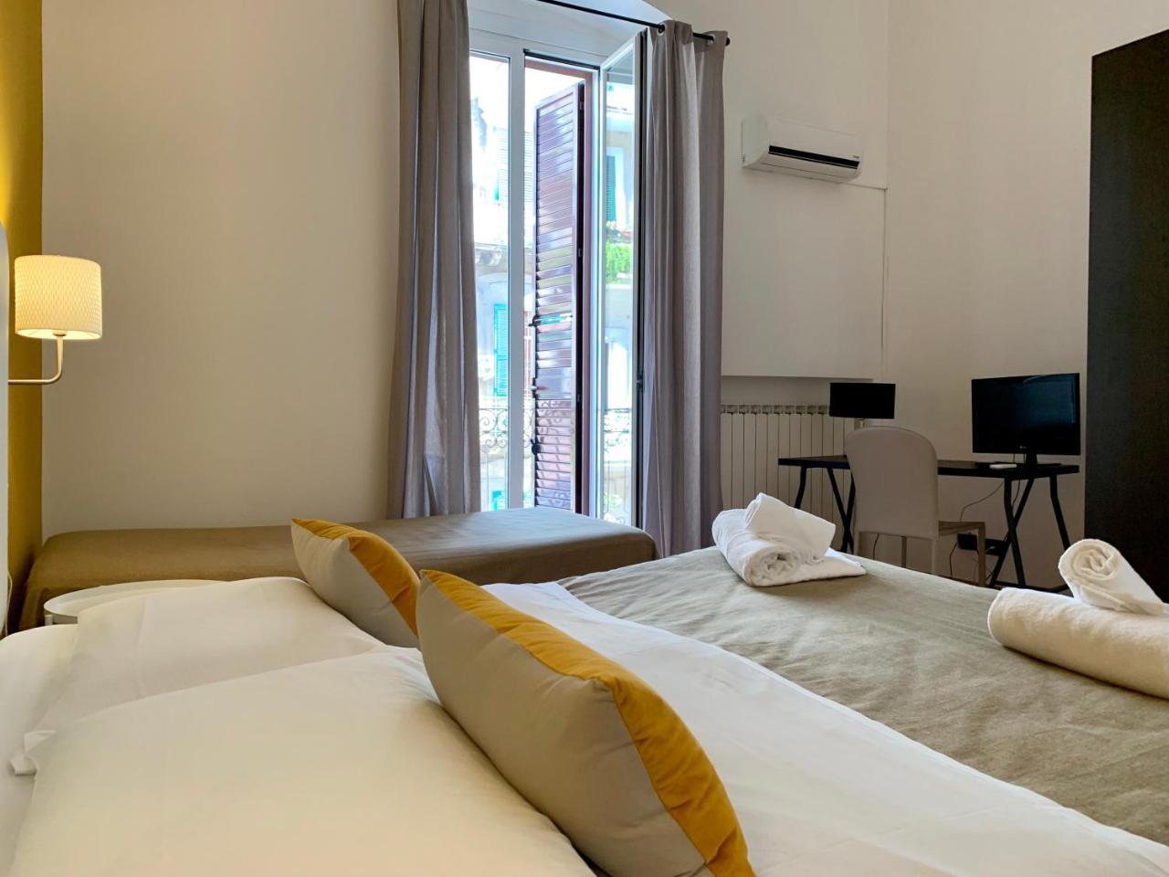 A Due Passi Dal Ponte Hotel Taranto Ngoại thất bức ảnh