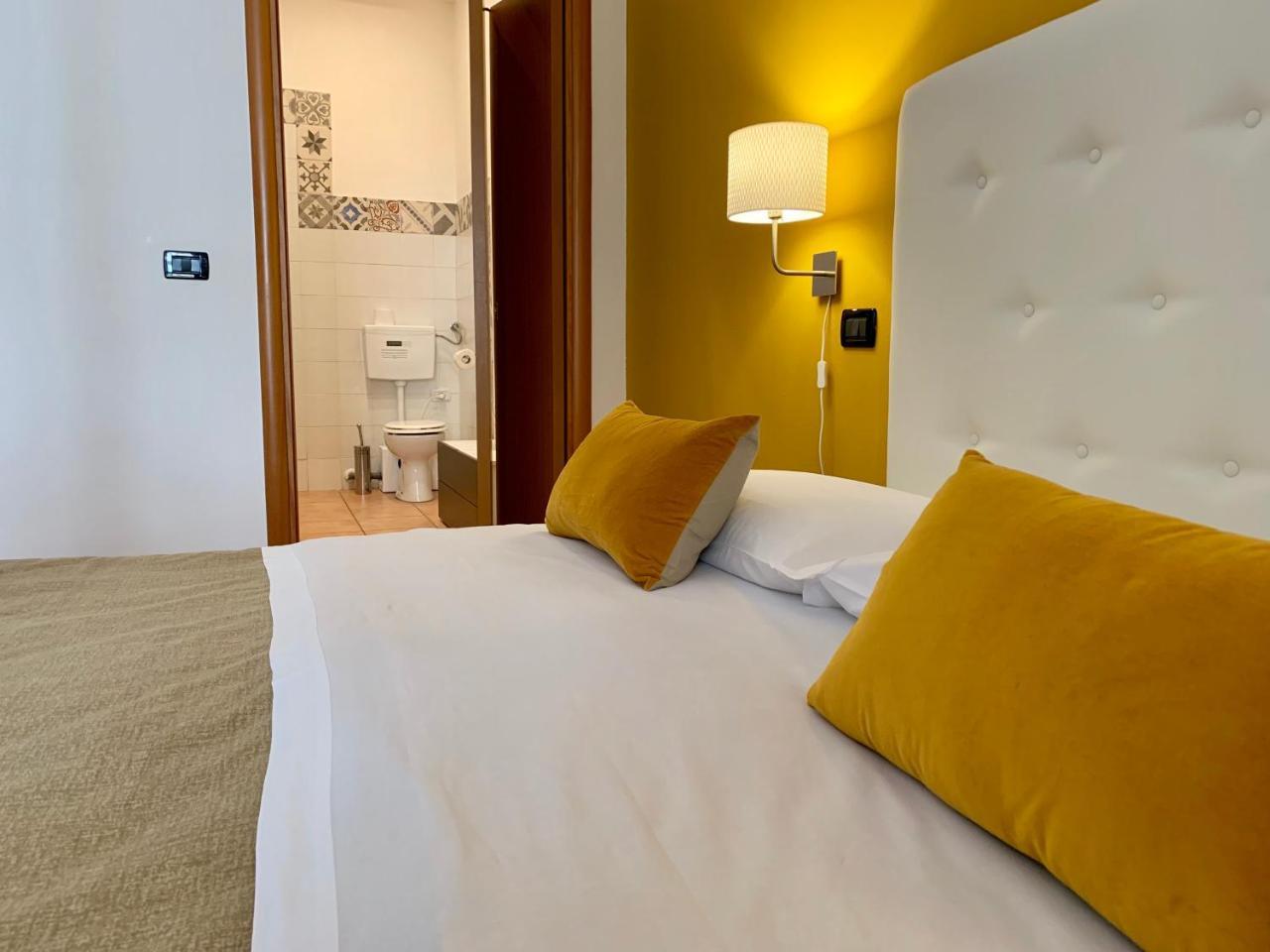 A Due Passi Dal Ponte Hotel Taranto Ngoại thất bức ảnh